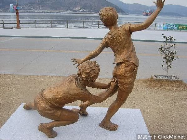 丧失！打嗝打不停吗？试试科学认证的好方法“手指插入菊花”！