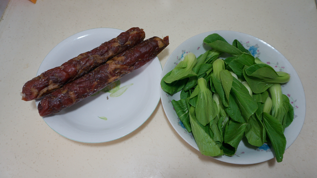 腊肠煲仔饭最正宗的做法,做腊肠煲仔饭的方法