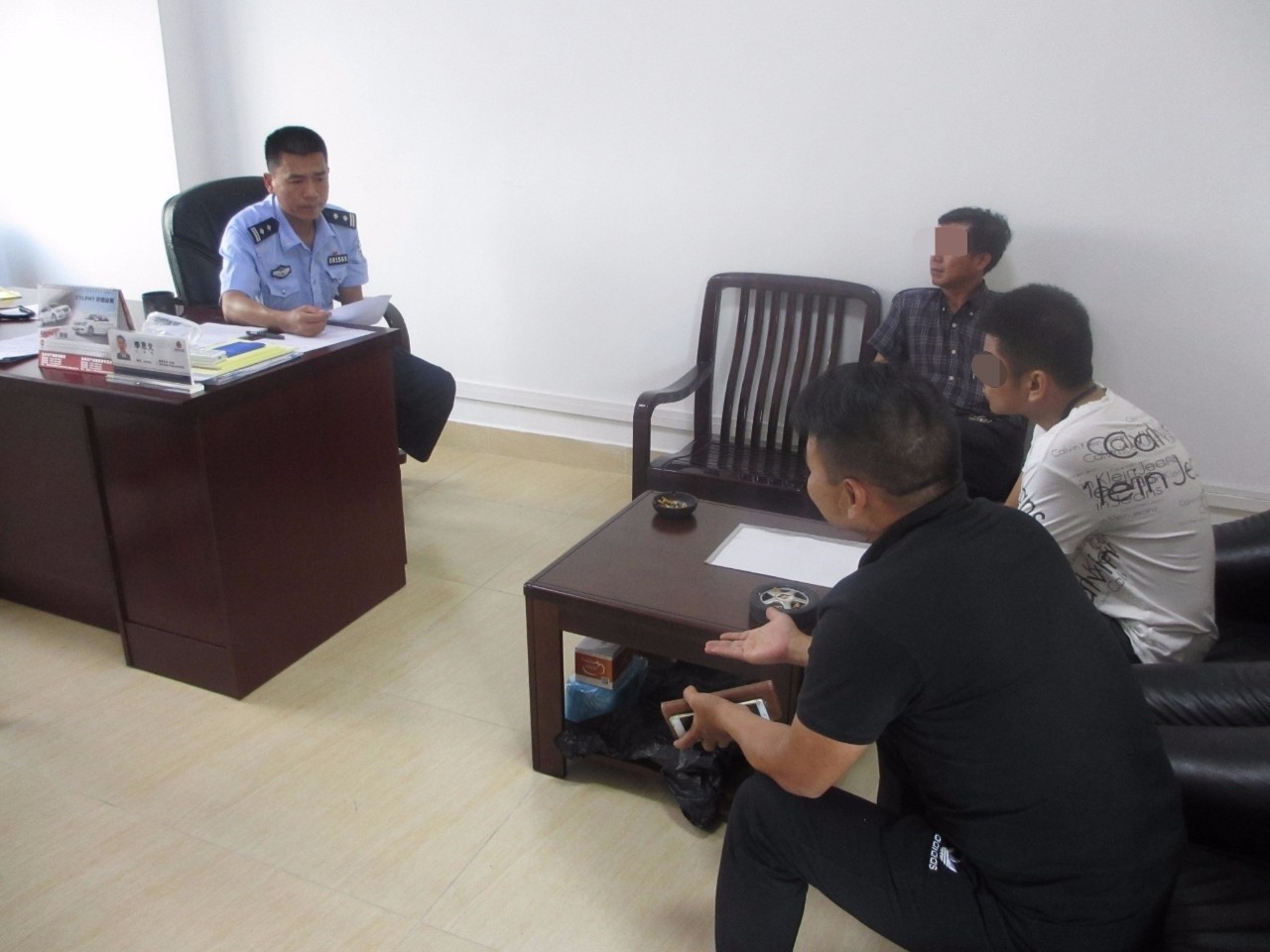 举报驾照教练玩手机,举报驾校教练开车违规