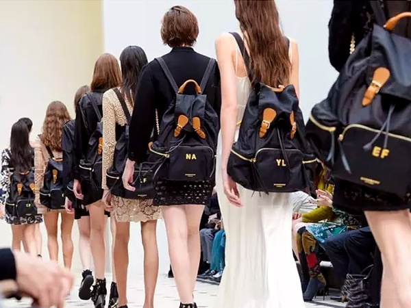 杨幂小糯米买包包,杨幂宋佳