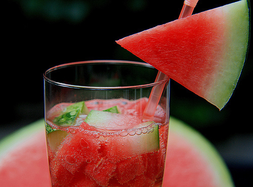 哺乳期间的妈妈能吃钙片吗,宝妈哺乳期可以吃西瓜吗