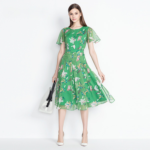 夏天穿搭指南轻松美得高级,夏天美的穿搭什么风格