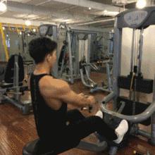 背部肌肉训练情侣,背部肌肉训练女生哑铃