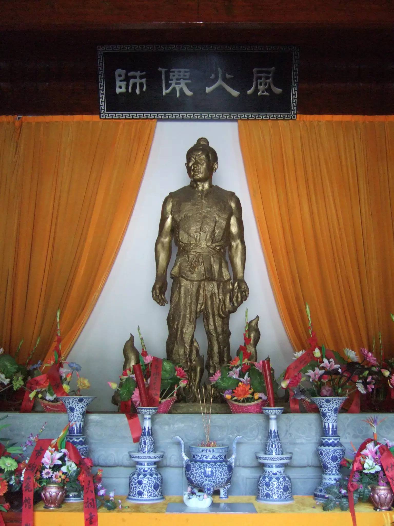 他是景德镇陶瓷的神，如何救百姓于水火，又是如何死去的？