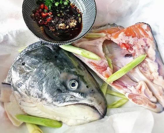 正宗三文鱼头豆腐汤怎么炖,辣三文鱼头豆腐汤