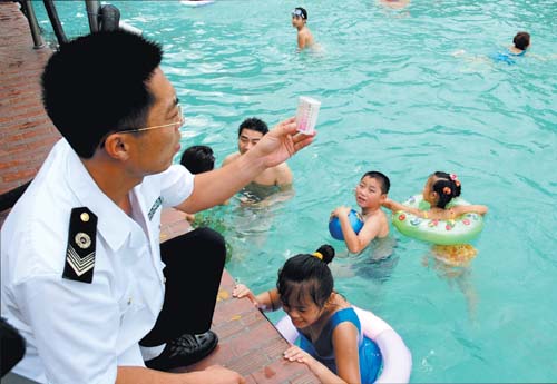 游泳池游泳被传染,游泳女孩感染