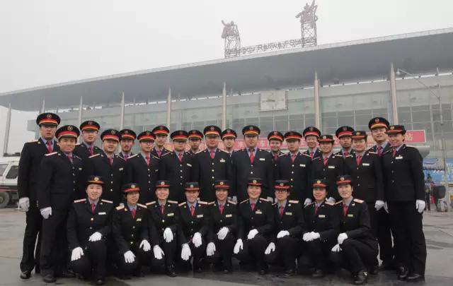 火车上列车员是干什么的,铁路列车员收入