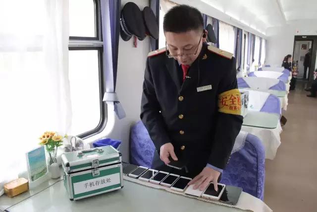 火车上列车员是干什么的,铁路列车员收入