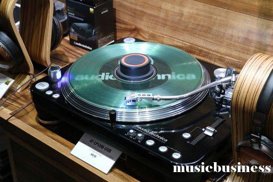 争奇斗艳，看看CES上与黑胶有关的新玩意！