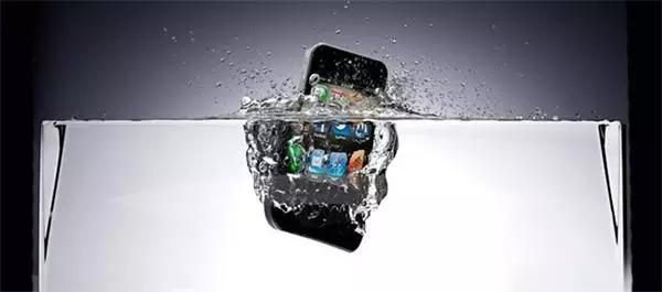 手机掉到水里怎么处理最好,小米手机掉到水里正确做法