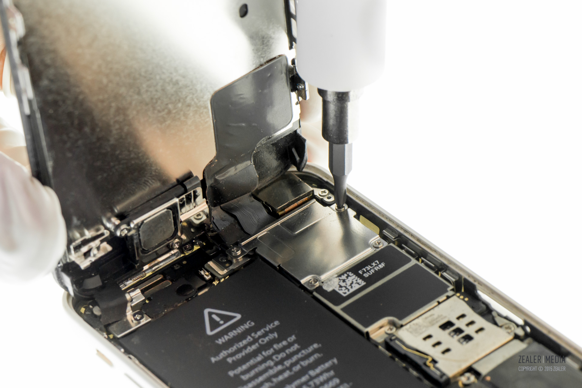 拆修iphone手机,苹果5c换后壳