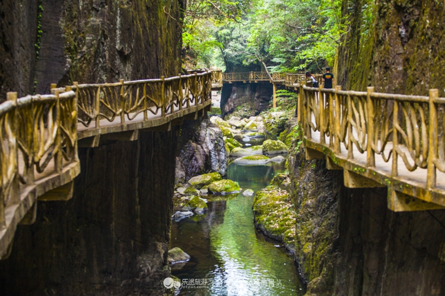 云顶景区瀑布,云顶山峡谷七彩瀑布