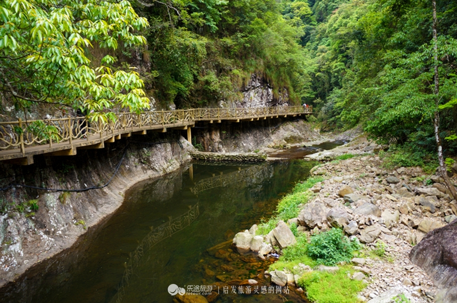 云顶景区瀑布,云顶山峡谷七彩瀑布