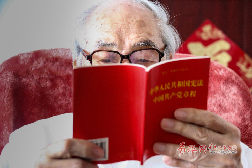 青岛有个93岁的网购达人衣柜里全是“爆款”