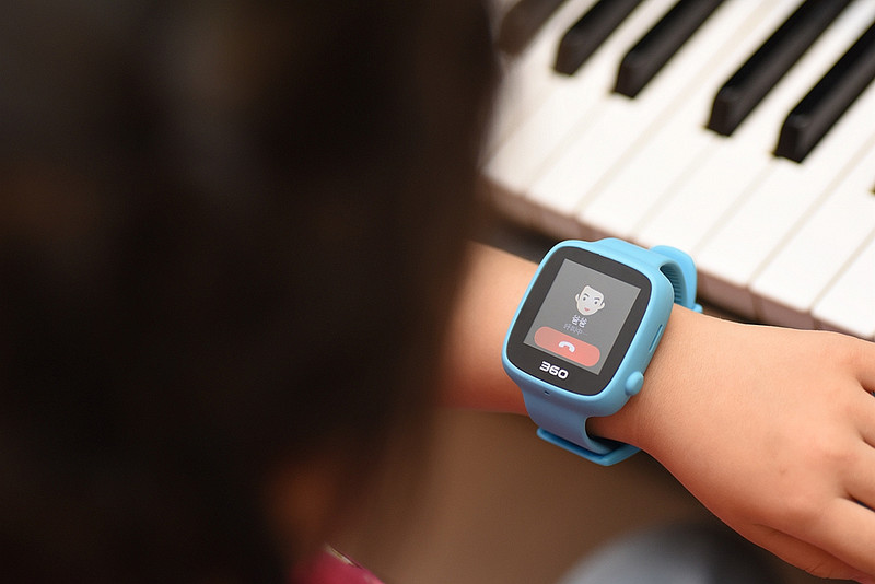 细致的关爱,巴迪龙360儿童手表app