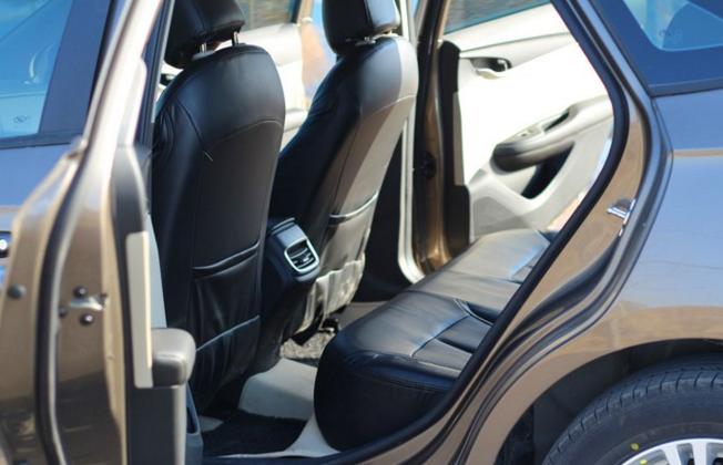 别克英朗20空间,英朗空间坐人实测