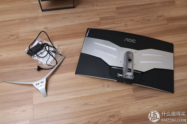 100%srgb电竞显示屏,100%srgb和90%p3色域显示器