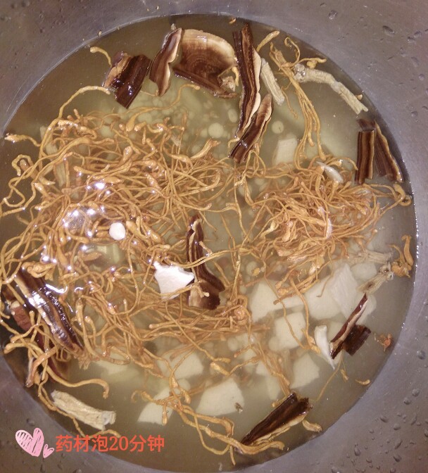 想给孩子增加体质～来一碗太子参虫草花汤吧