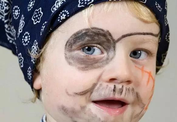 宝宝两岁如何安全度过,孩子可怕的两岁该怎么教育