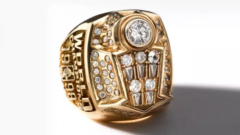 nba颁总冠军戒指的震撼时刻,nba总冠军戒指2019