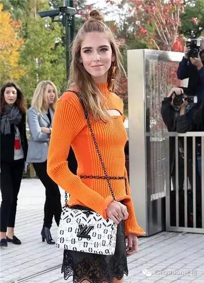 别嫌弃带LOGO的包了，那是你没挑对！