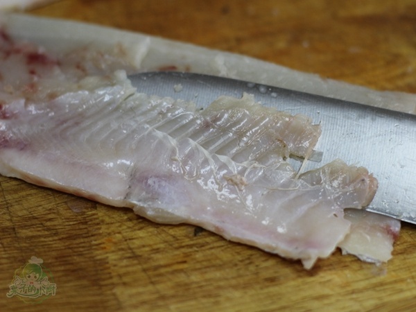 生鱼切鱼片的正确方法和技巧,怎么处理鱼片才嫩滑