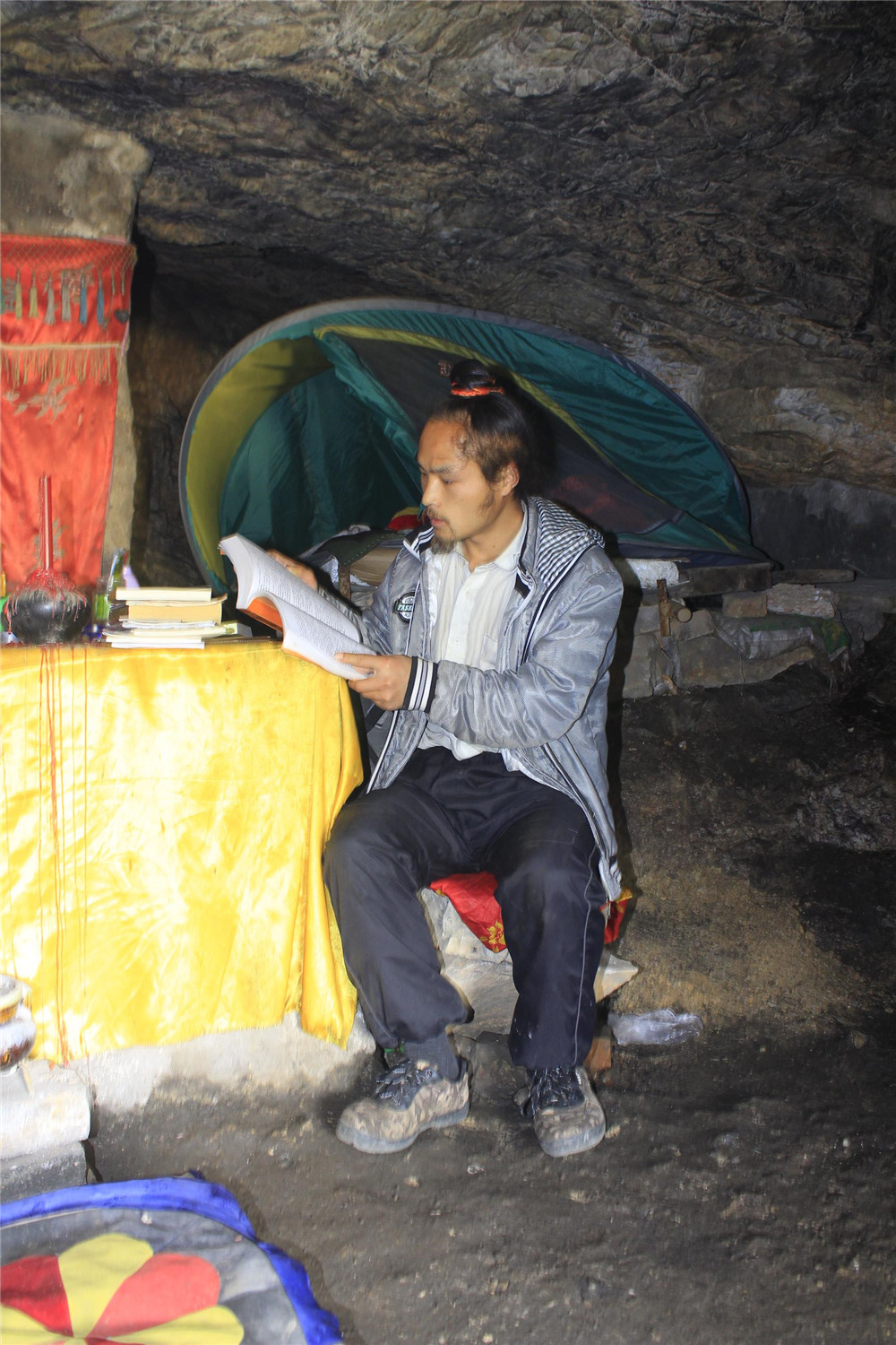 80后小伙隐居嵩山最高峰8年，怎么做到的？｜豫记