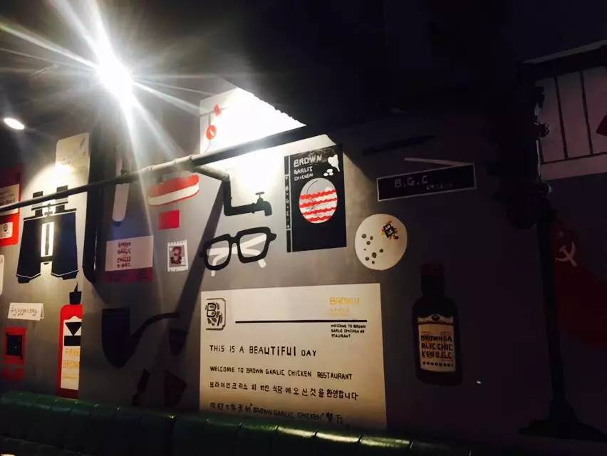 团长探店这是欧巴代言的炸鸡店！你们都不要拦我！我必须要去