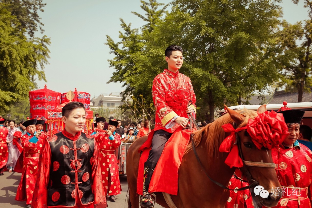 分毫不差按清朝老北京规矩结婚新郎三支箭射向端庄典雅新娘