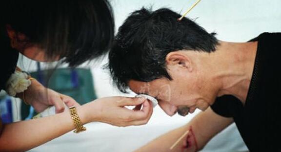 怎么能让藏獒咬人,藏獒咬主人怎样教育