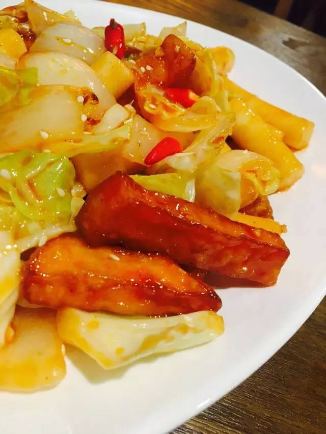 团长探店这是欧巴代言的炸鸡店！你们都不要拦我！我必须要去