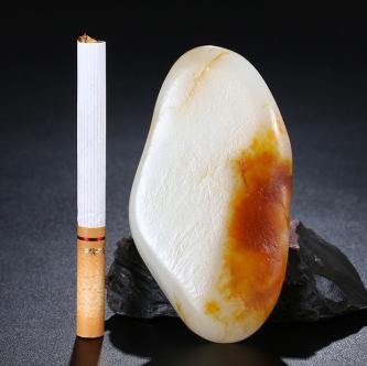 金皮白玉籽料视频,和田玉籽料青白色手把件精品价格