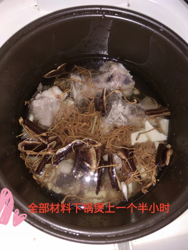 想给孩子增加体质～来一碗太子参虫草花汤吧