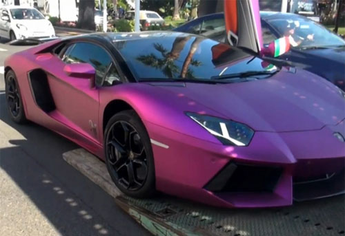 没想到卡塔尔王子还有一款这样的粉色车型太现眼了