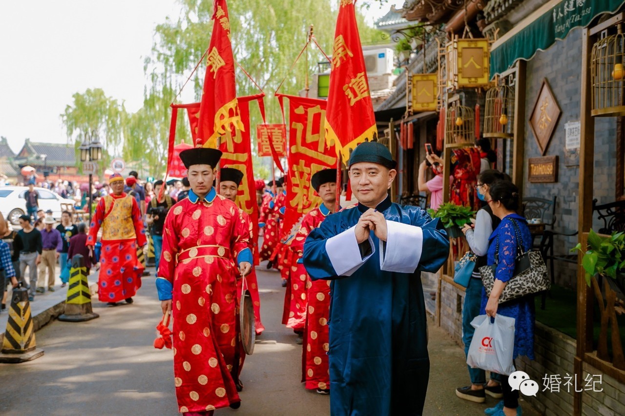 分毫不差按清朝老北京规矩结婚新郎三支箭射向端庄典雅新娘