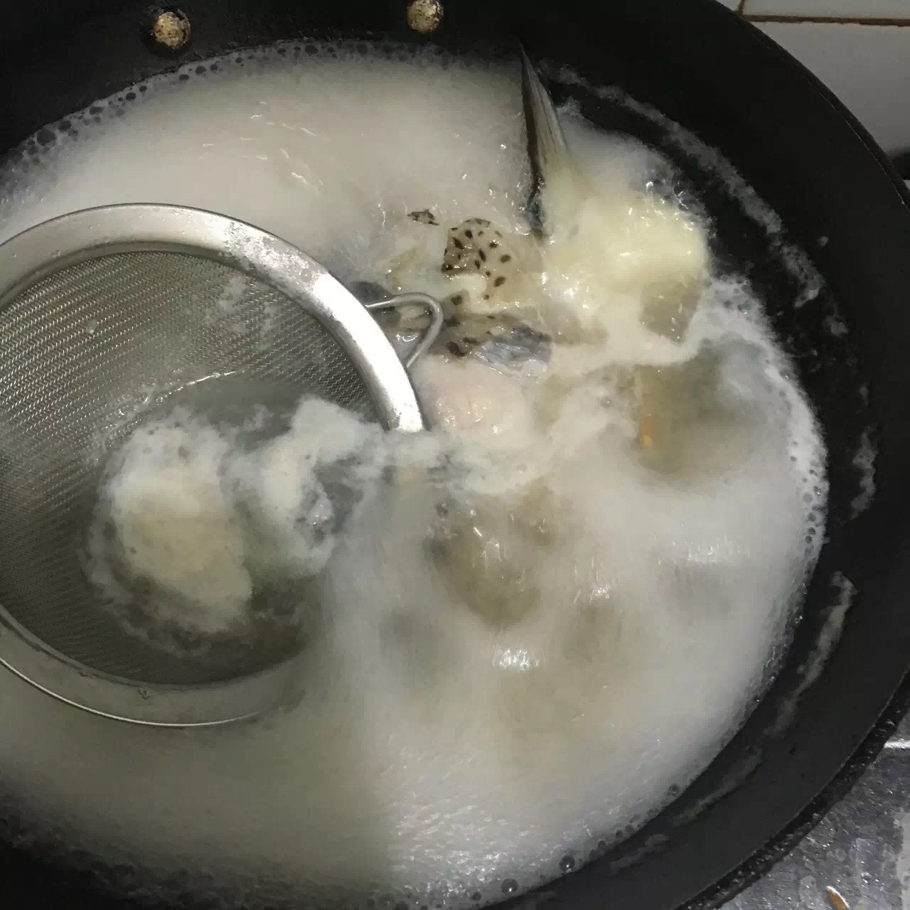 正宗三文鱼头豆腐汤怎么炖,辣三文鱼头豆腐汤