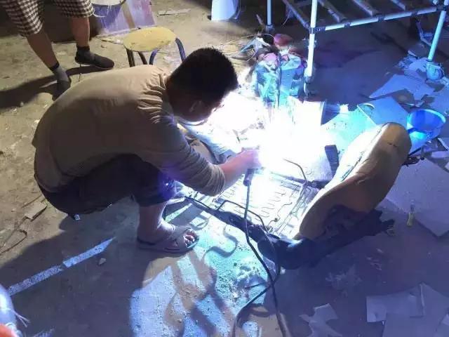 5名本科生，58天每天只睡6小时，造1辆电动超跑，惊艳全国！