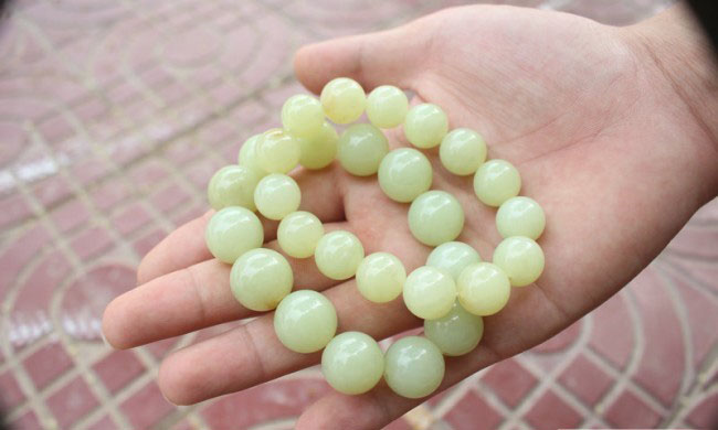 天黄，地黄，不如*疆新**老黄玉。