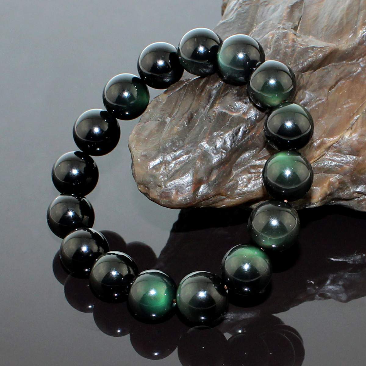 黑曜石驱邪避灾戴左手还是右手,黑曜石五行作用