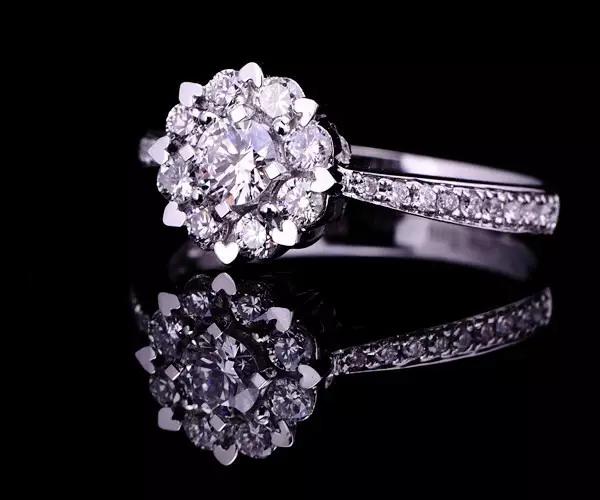 珠宝镶碎钻多少钱一颗,碎钻首饰值钱吗