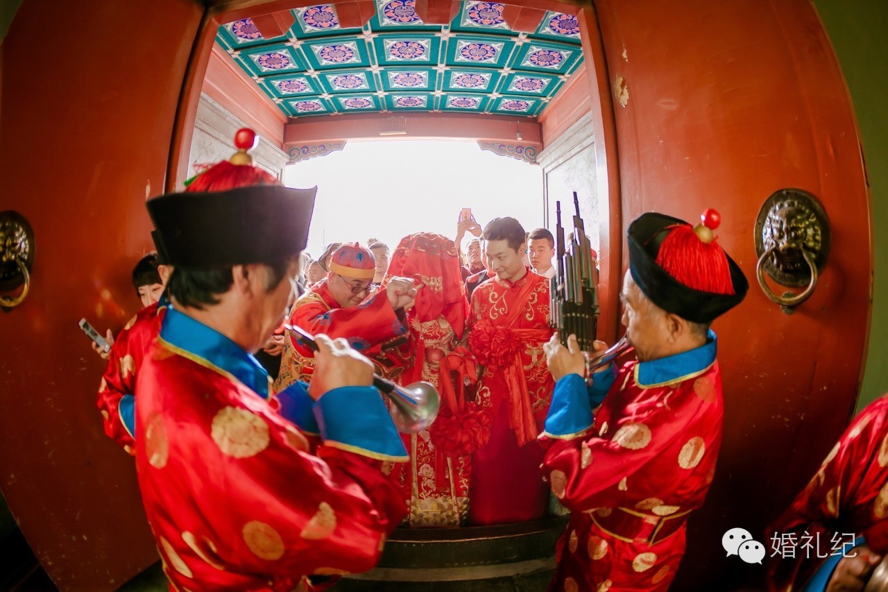 分毫不差按清朝老北京规矩结婚新郎三支箭射向端庄典雅新娘