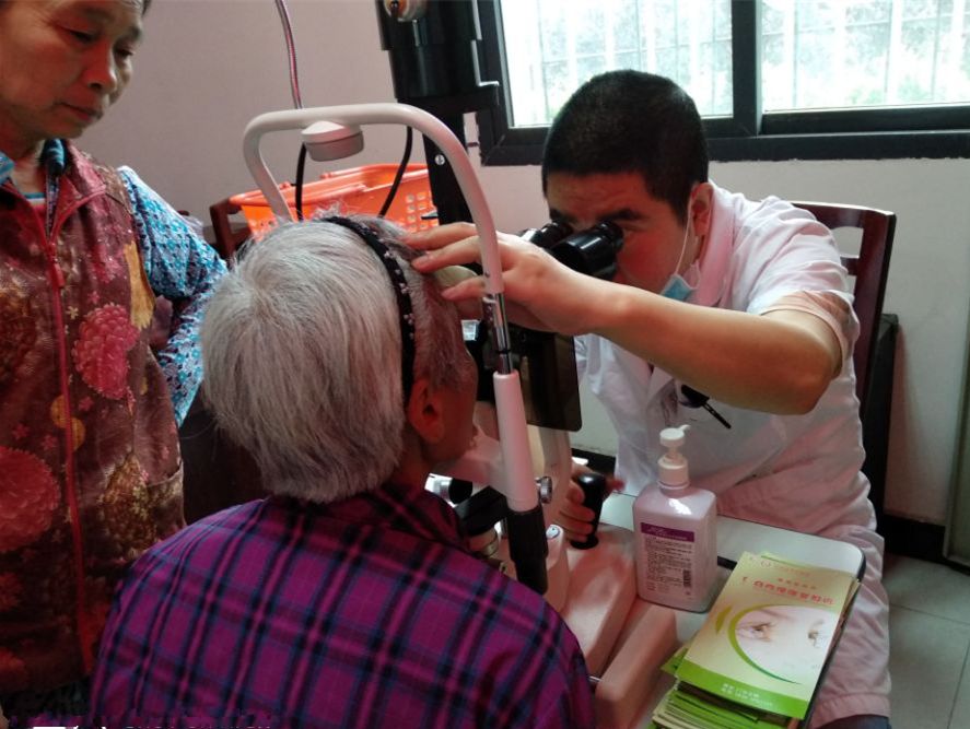 社区开展白内障检查义诊活动,爱心助残白内障筛查活动