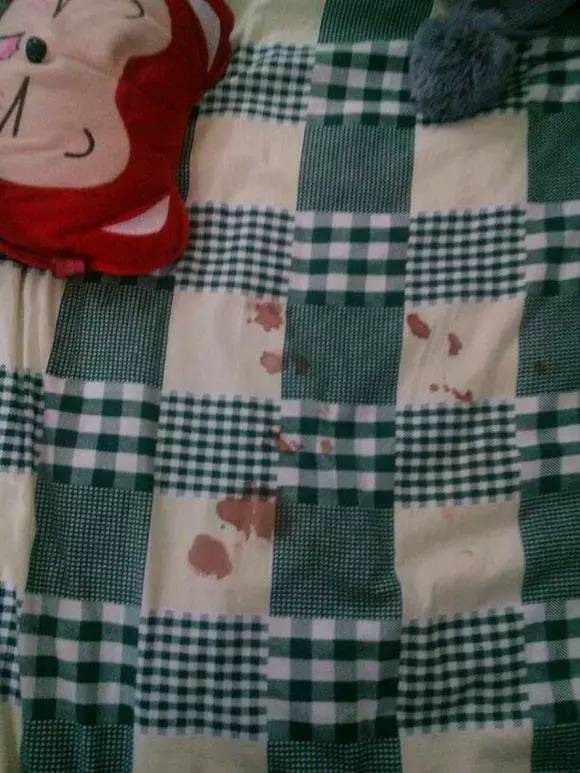 大姨妈弄床单上隔多久就洗不掉了,大姨妈弄到床单上怎么洗得干净