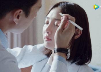 靳东的刘海造型怎么做,靳东做过整形吗