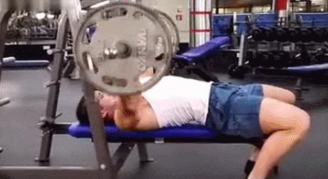 杠铃卧推胸肌外沿有发力感,平板杠铃卧推怎么找发力感