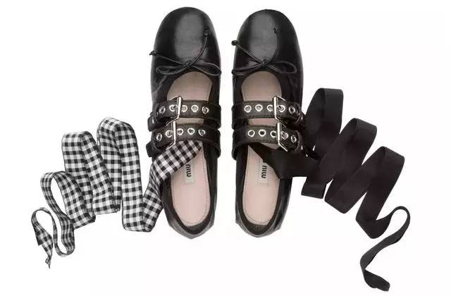 每日星范|林志玲让她健步如飞的芭蕾鞋，不只杨幂喜欢，连奥黛丽赫本也被圈粉啦！