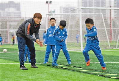 名正青少年足球培训,青少年足球公益培训计划启动
