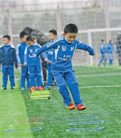 名正青少年足球培训,青少年足球公益培训计划启动