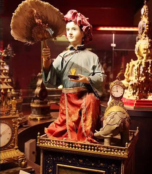 欧洲古董钟白色珐琅表盘,富玩珠宝穷玩表