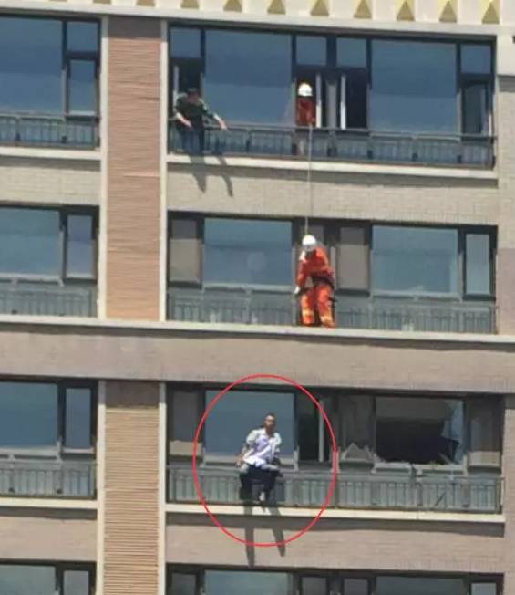 银川跳楼事件最新消息,宁夏银川19岁女孩跳楼